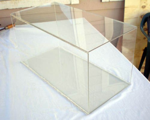 A rectangular prism made of Plexiglas